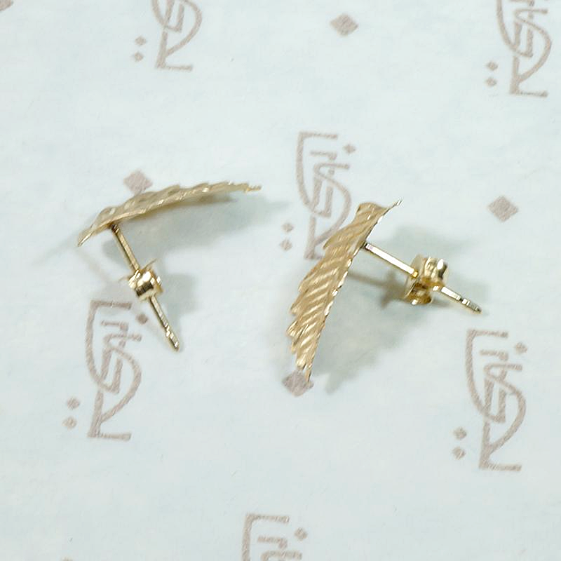 Naturalistic 14k Gold Leaf Stud Earrings