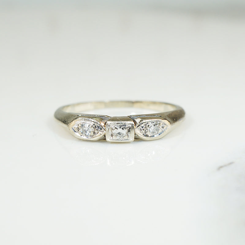 Shapely Retro Three Diamond Wedding Band