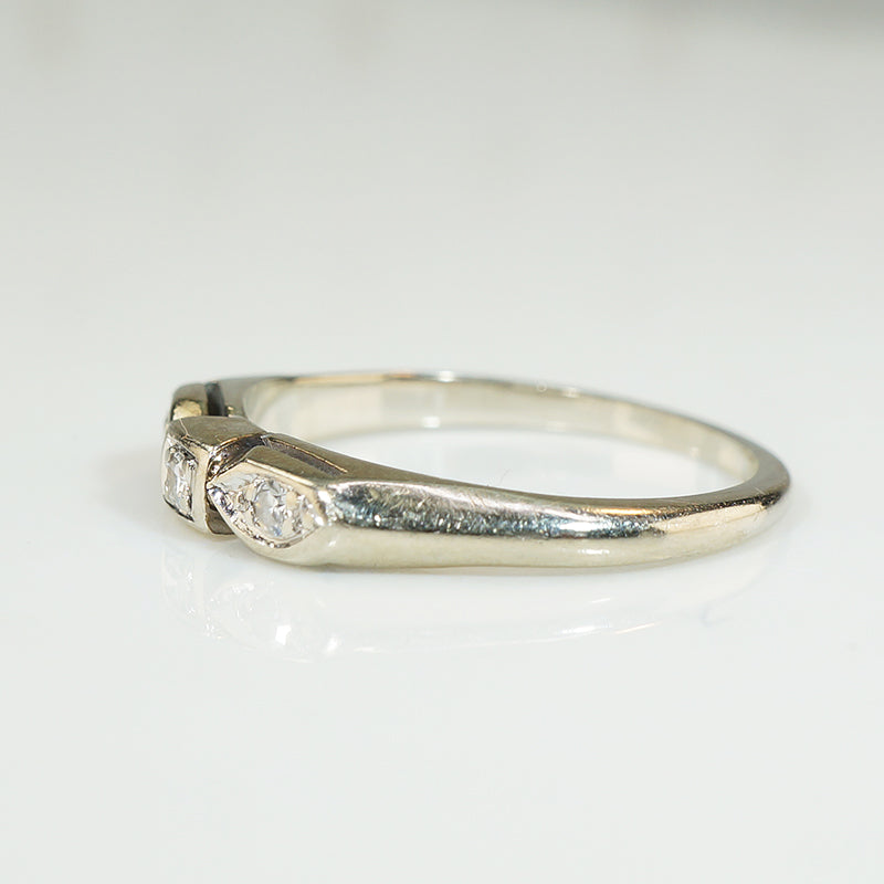 Shapely Retro Three Diamond Wedding Band