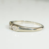 Shapely Retro Three Diamond Wedding Band