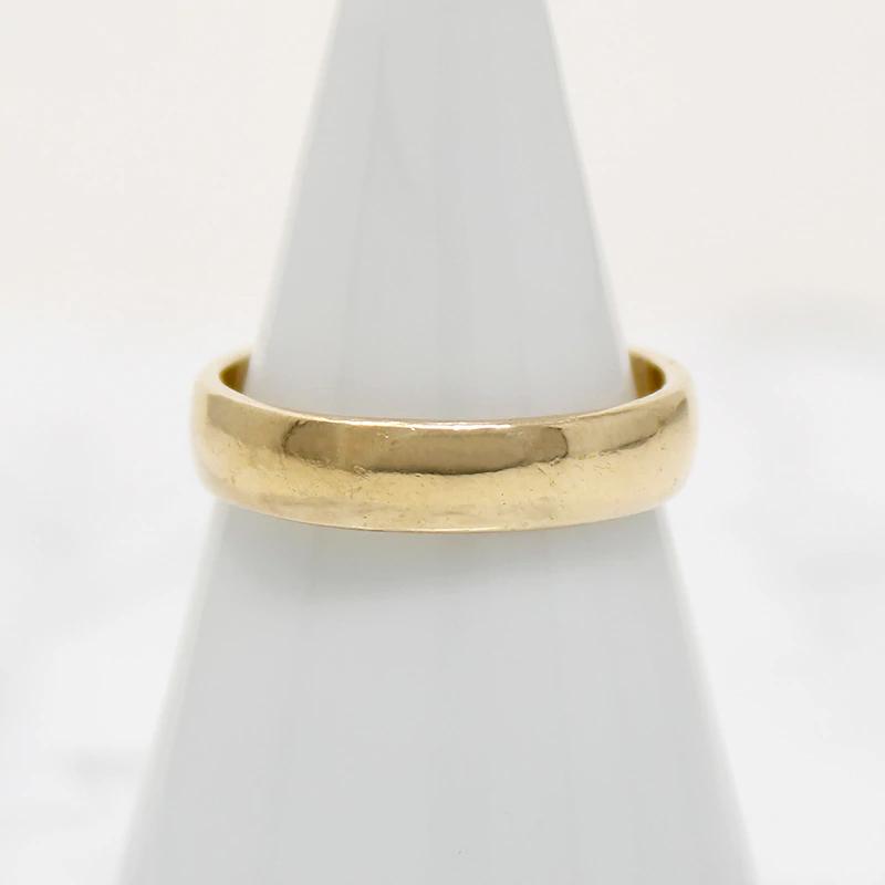 Gold Wedding Band with Shallow Exterior Curve