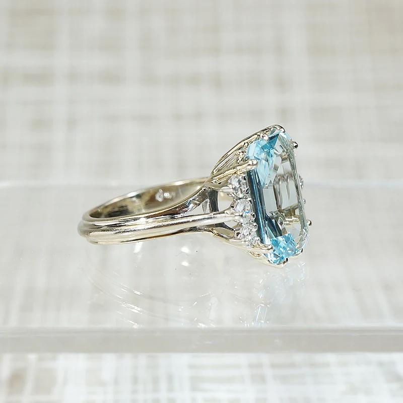 Glacial Aquamarine Cocktail Ring with Diamond Accents