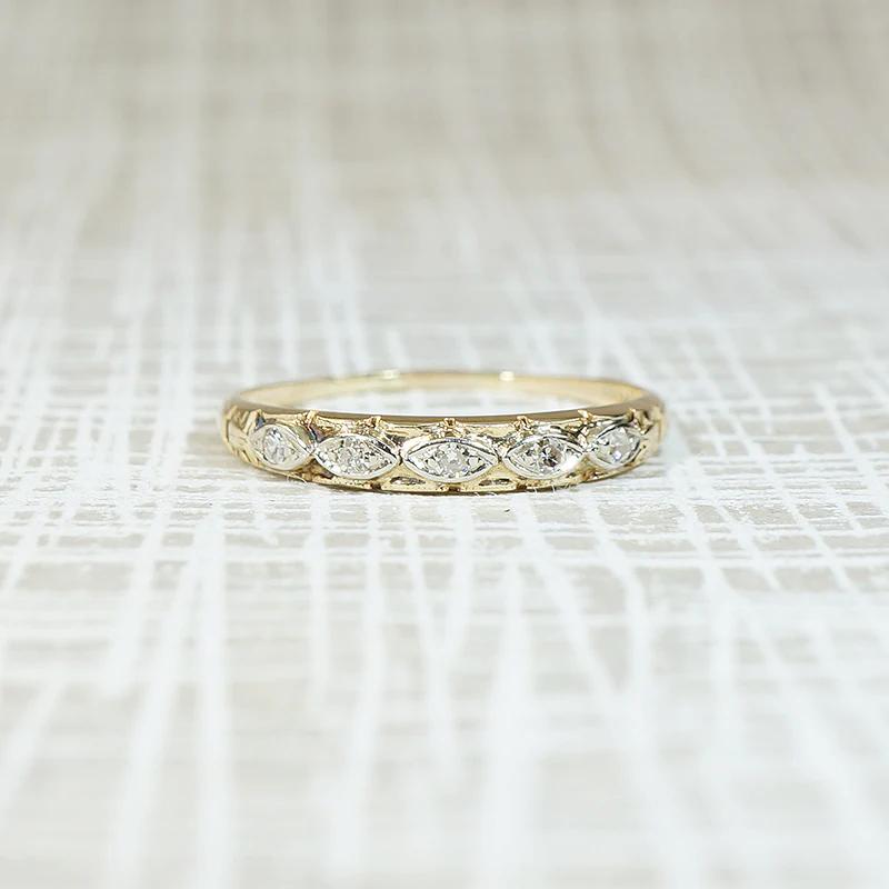 Pretty 1930s Two-Tone Diamond Wedding Band