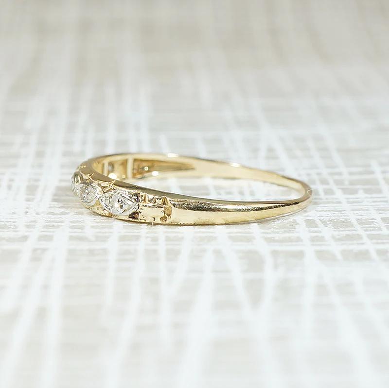 Pretty 1930s Two-Tone Diamond Wedding Band
