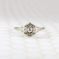 Graceful 18k White Gold Filigree Diamond Solitaire Ring