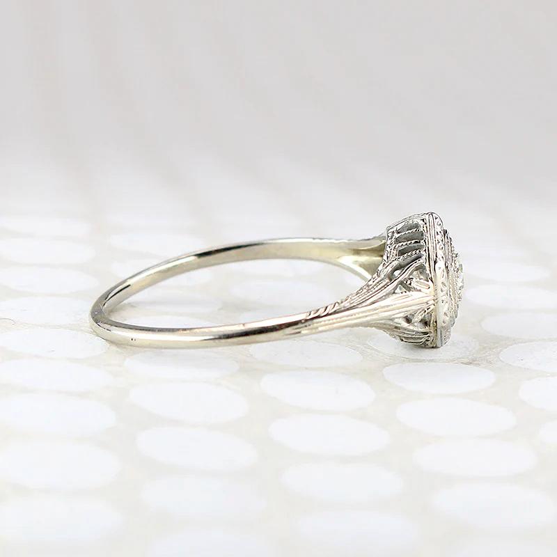 Graceful 18k White Gold Filigree Diamond Solitaire Ring