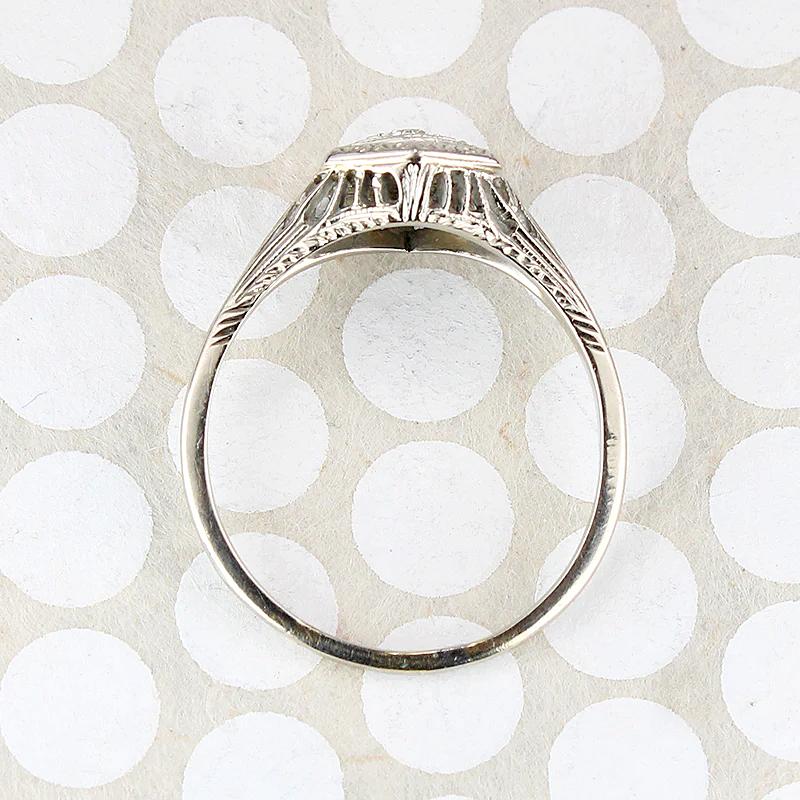 Graceful 18k White Gold Filigree Diamond Solitaire Ring