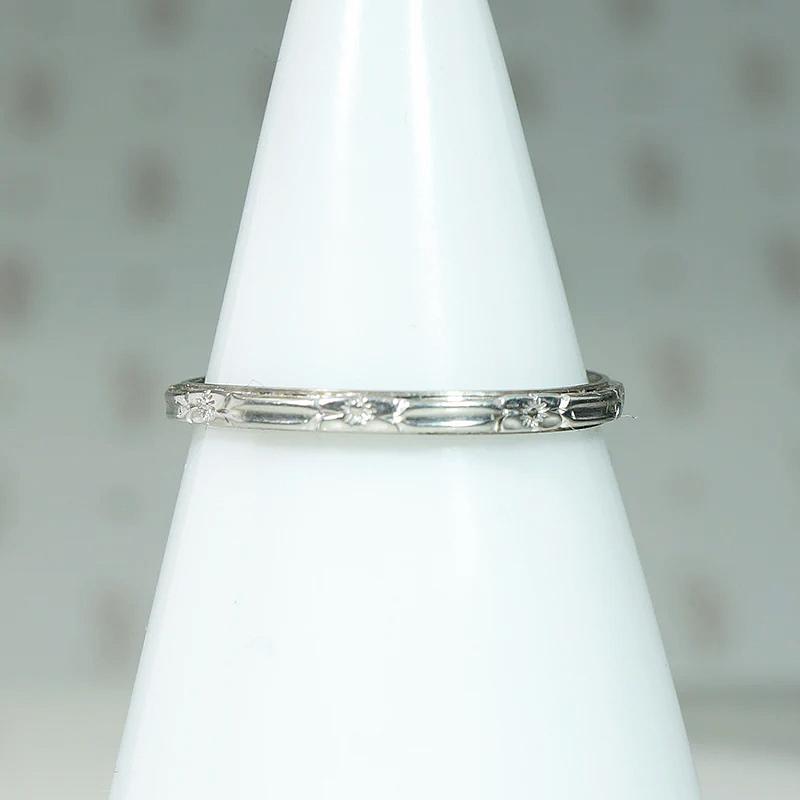 Deco Bars and Flowers Wedding Band in 18k White Gold
