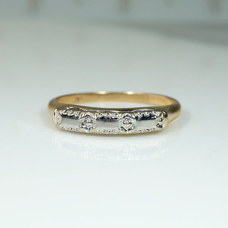 Lovely 1940s Two Tone Gold Wedding Band
