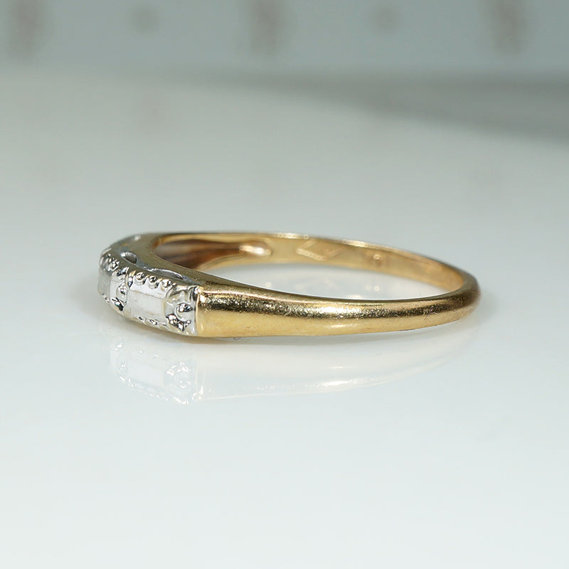 Lovely 1940s Two Tone Gold Wedding Band