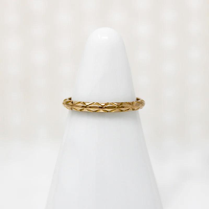 Crisp Zig Zag Engraved Art Deco Tiny Ring