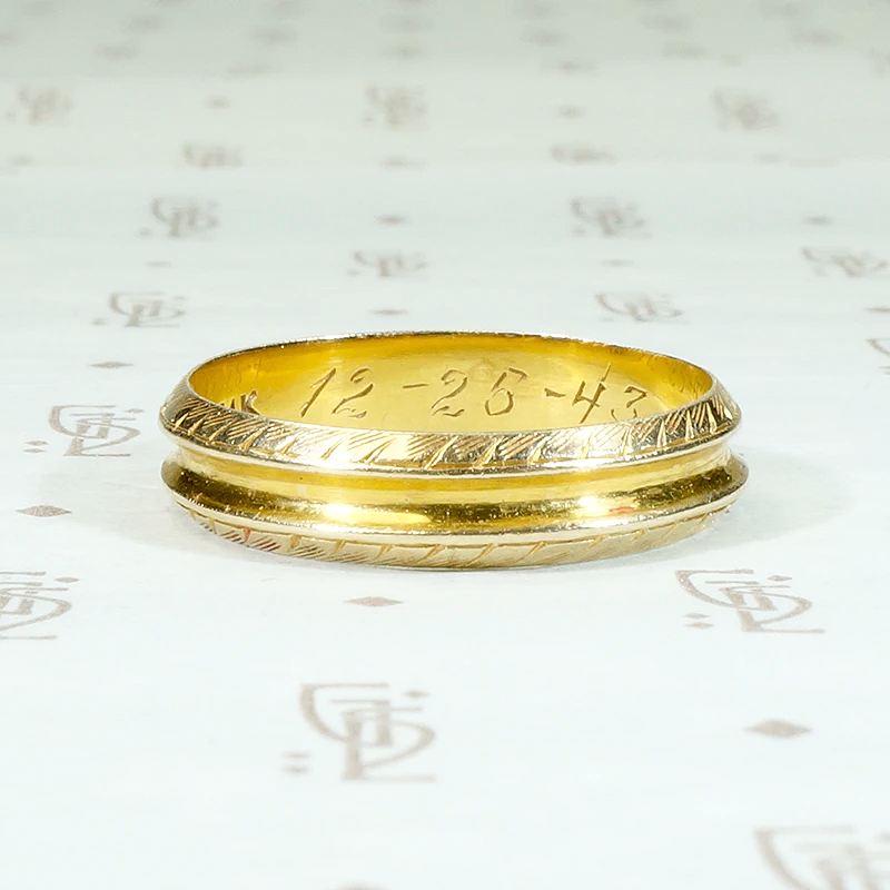 Wonderful Grooved & Engraved Vintage Gold Wedding Band