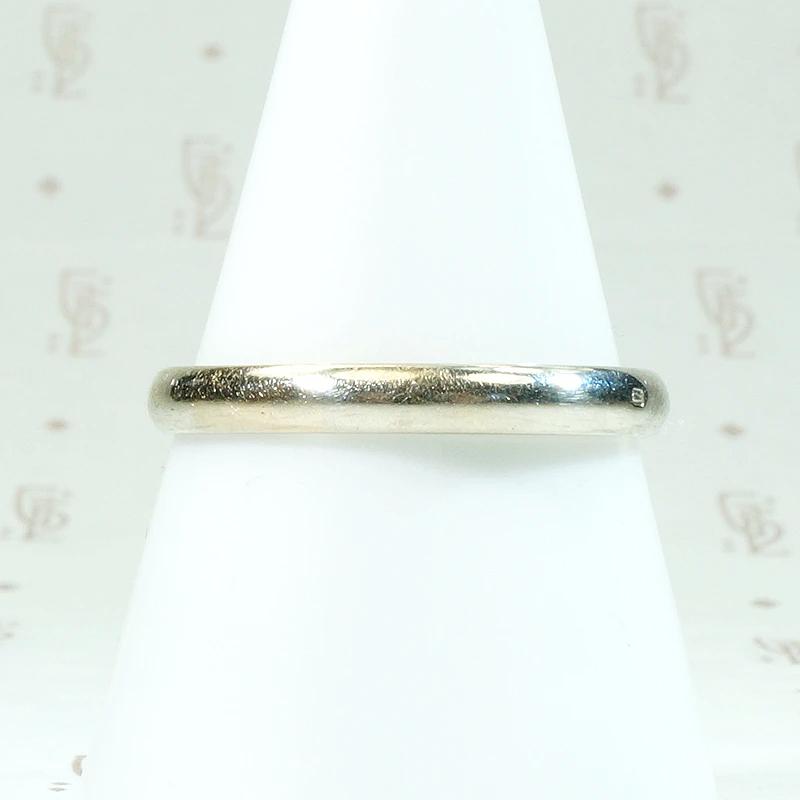Handsome Warm-Toned 18k White Gold Wedding Band