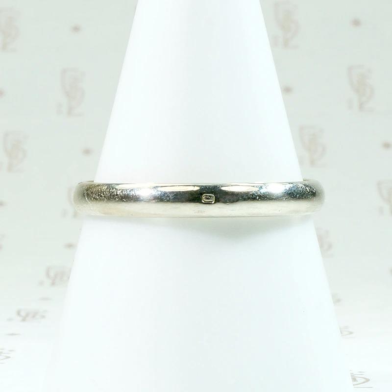 Handsome Warm-Toned 18k White Gold Wedding Band