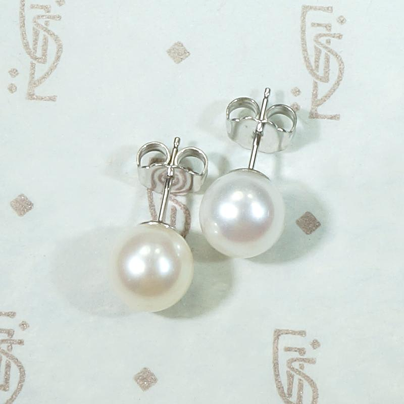 Vintage 7.5mm Pearl Studs in White Gold