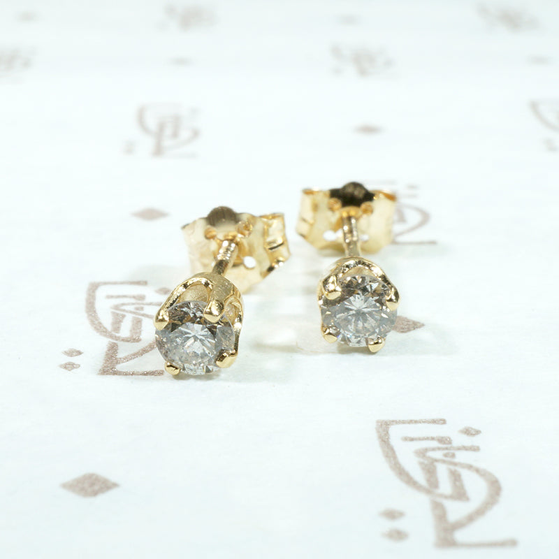 Lovely 0.30tcw Vintage Diamond Studs in Gold