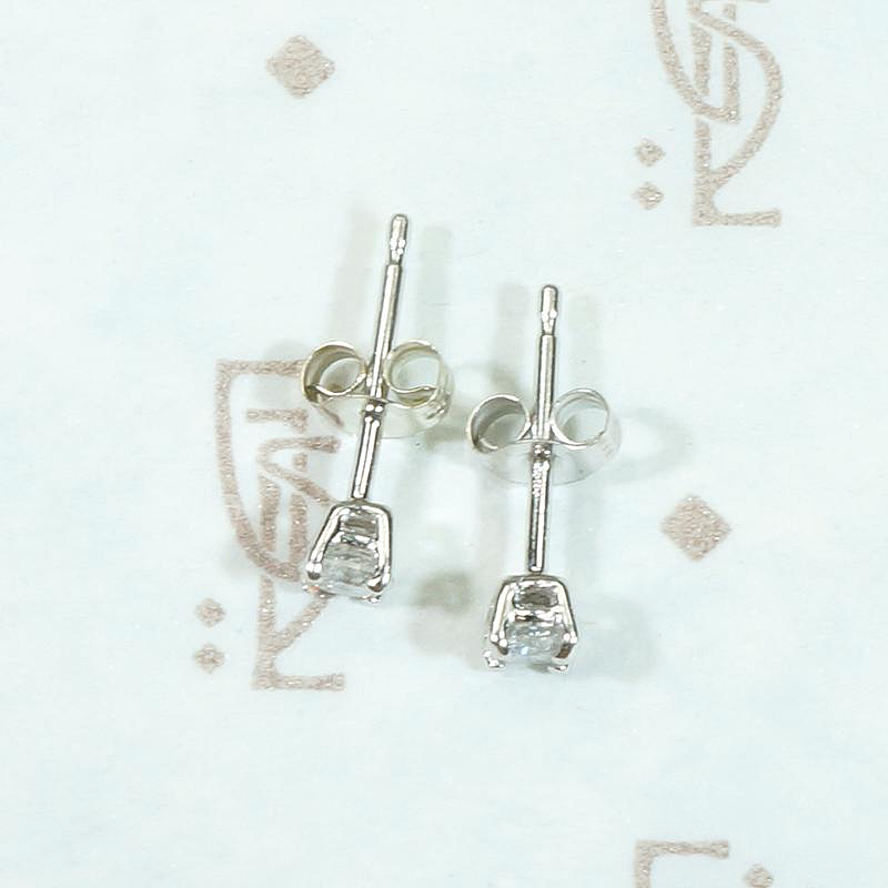 Sweet 0.20tcw Vintage Diamond in White Gold Studs