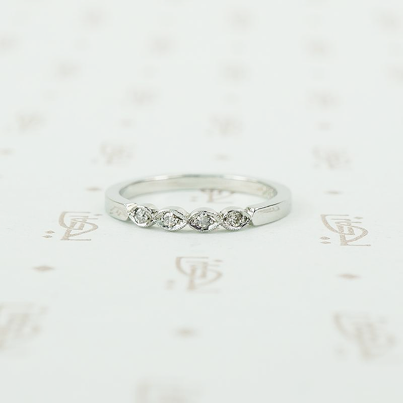 Vintage 18k Band Diamond Set Marquise