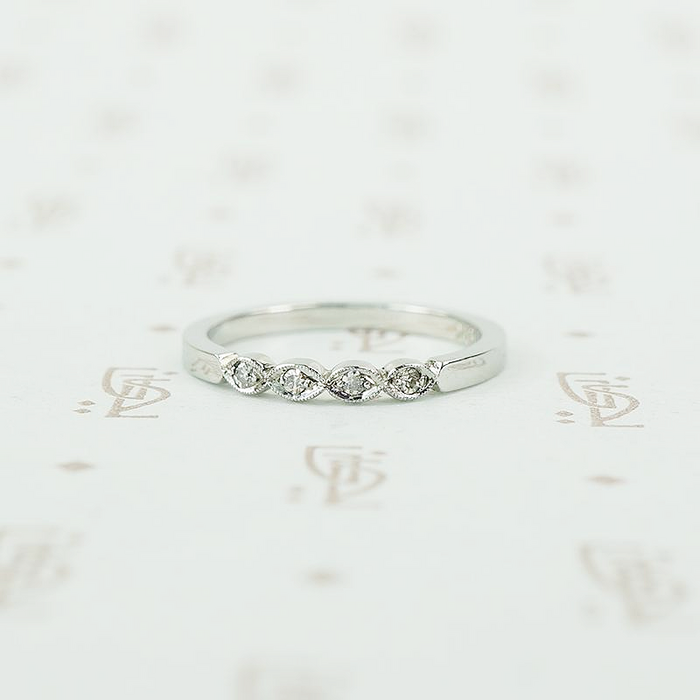 Vintage 18k Band Diamond Set Marquise