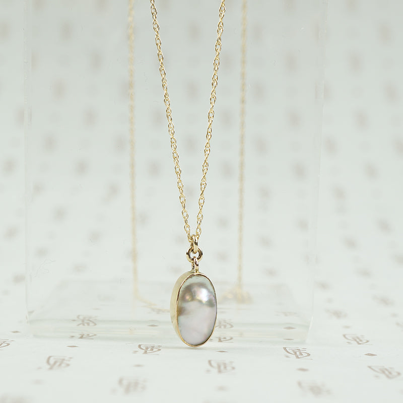 Mother of Pearl Gold Pendant Circa 1919