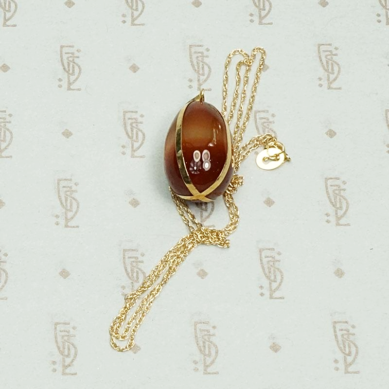 Agate Pendant Gift Wrapped in Gold Ribbon, with chain.
