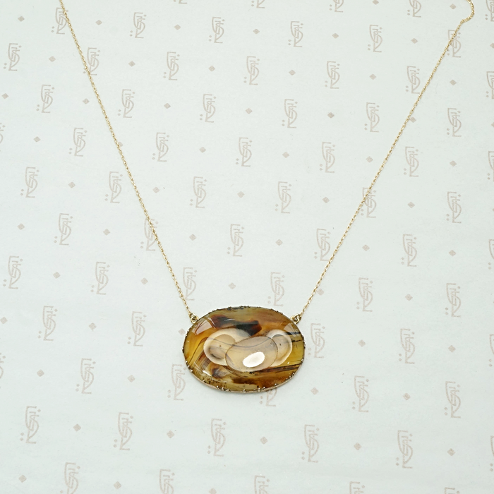 Antique Desert Toned Agate Necklace in 18k Gold