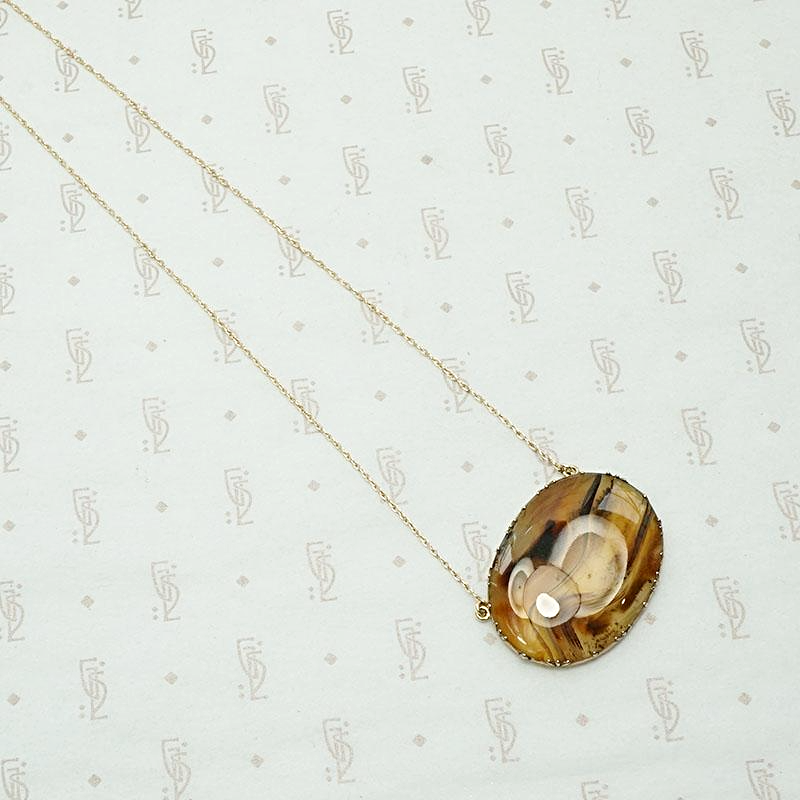 Antique Desert Toned Agate Necklace in 18k Gold