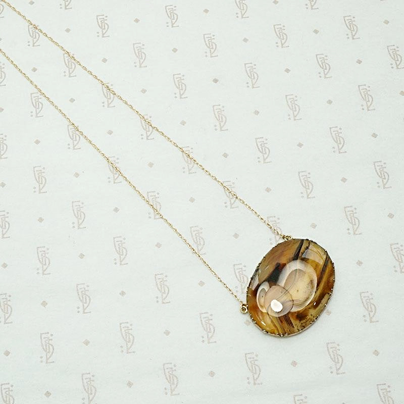 Antique Desert Toned Agate Necklace in 18k Gold