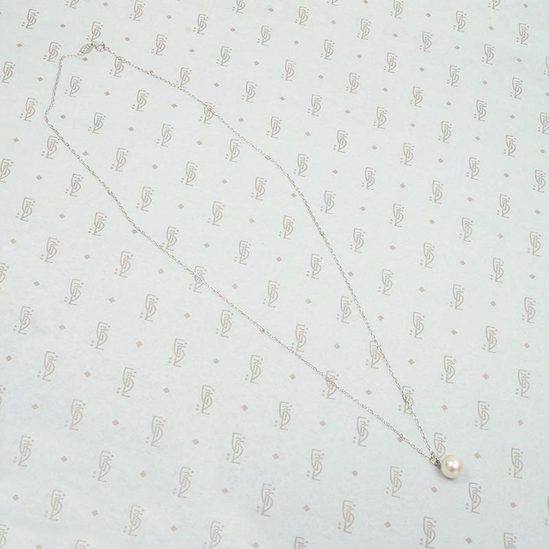 Classic Pearl Solitaire Pendant on Yellow or White Gold Chain