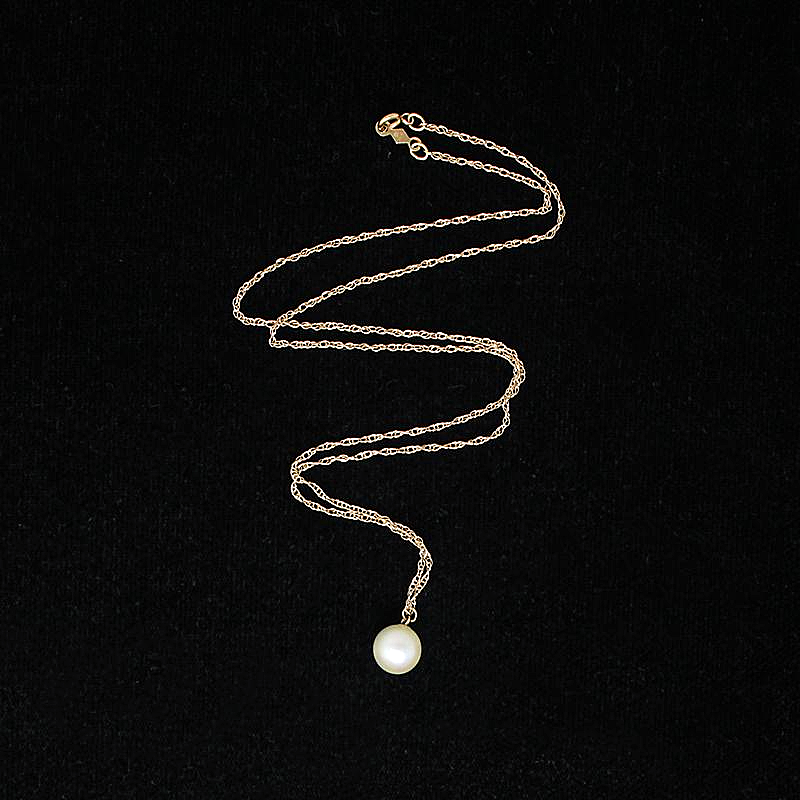 Vintage Solitaire Pearl on Gold Chain