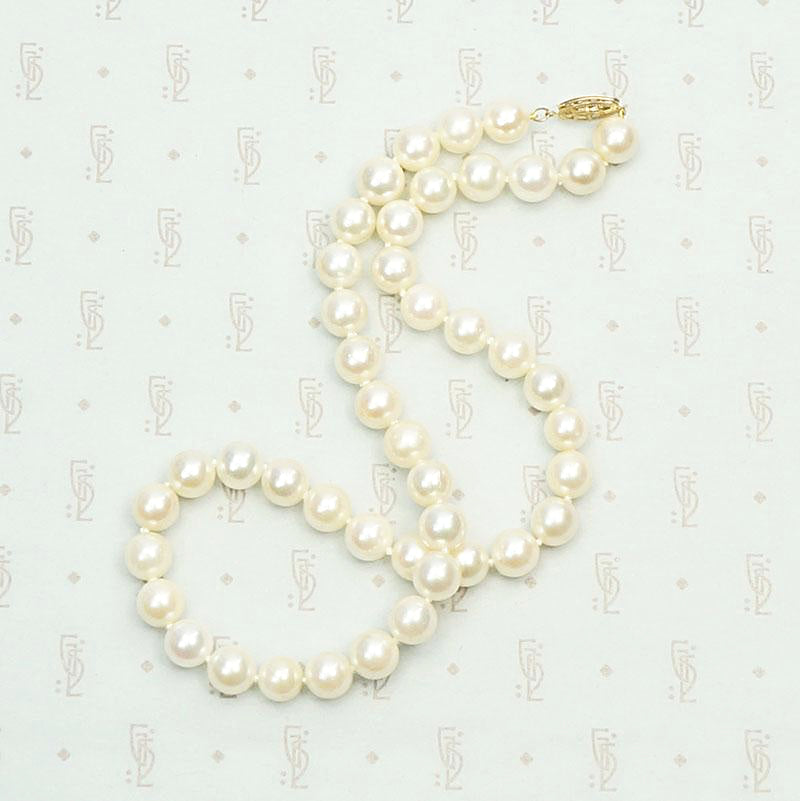 Dreamy Vintage Pearl Choker with Gold Clasp. Coiled view.