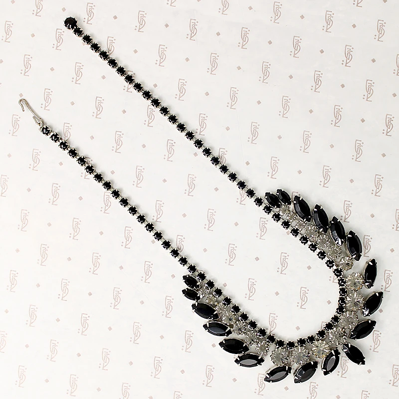 Fascinating Vamp Black & Grey Rhinestone Necklace