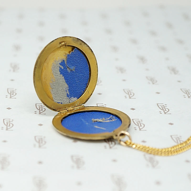 Pretty 1920s Engraved Locket