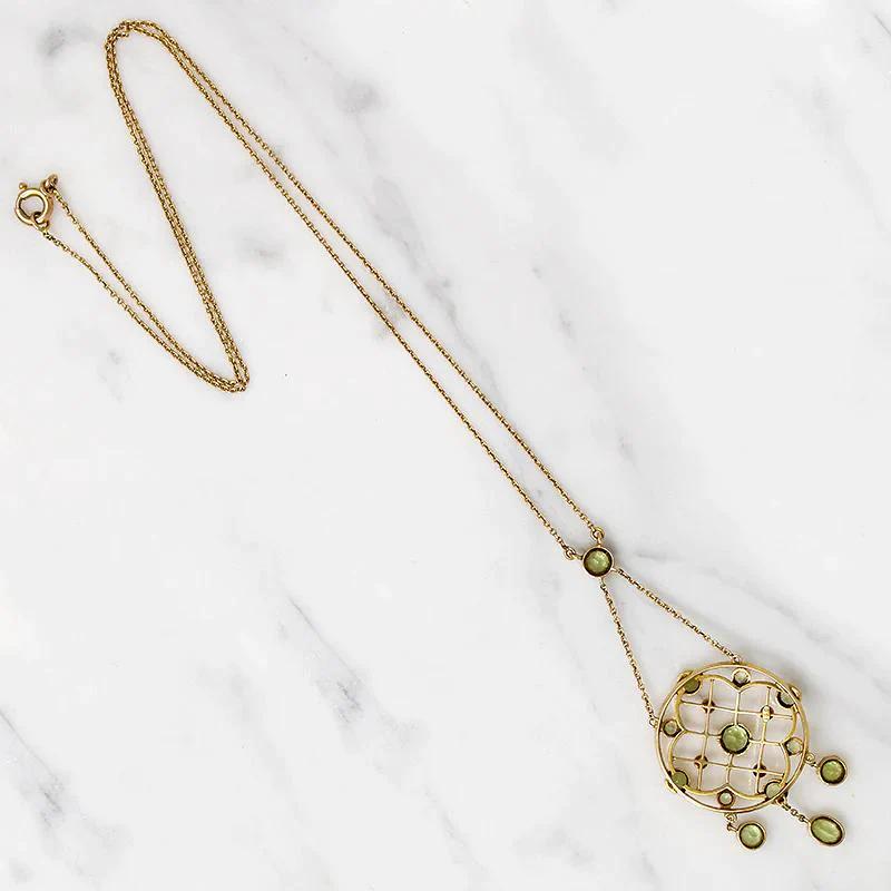Scalloped Web Necklace of Pearl & Peridot