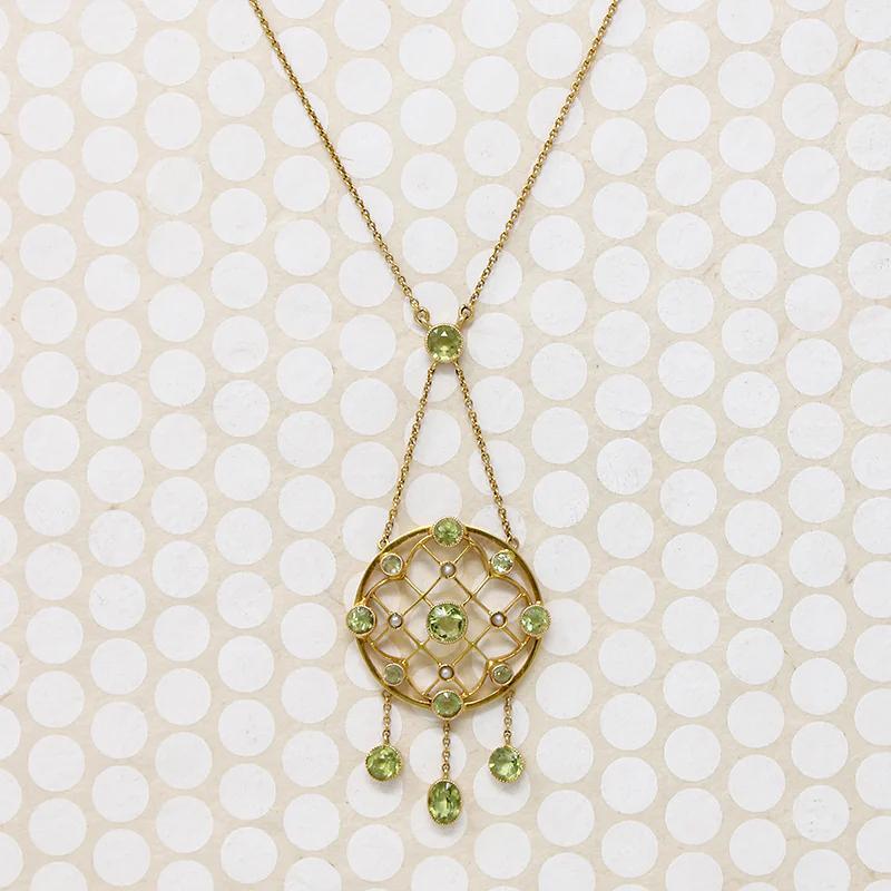 Scalloped Web Necklace of Pearl & Peridot