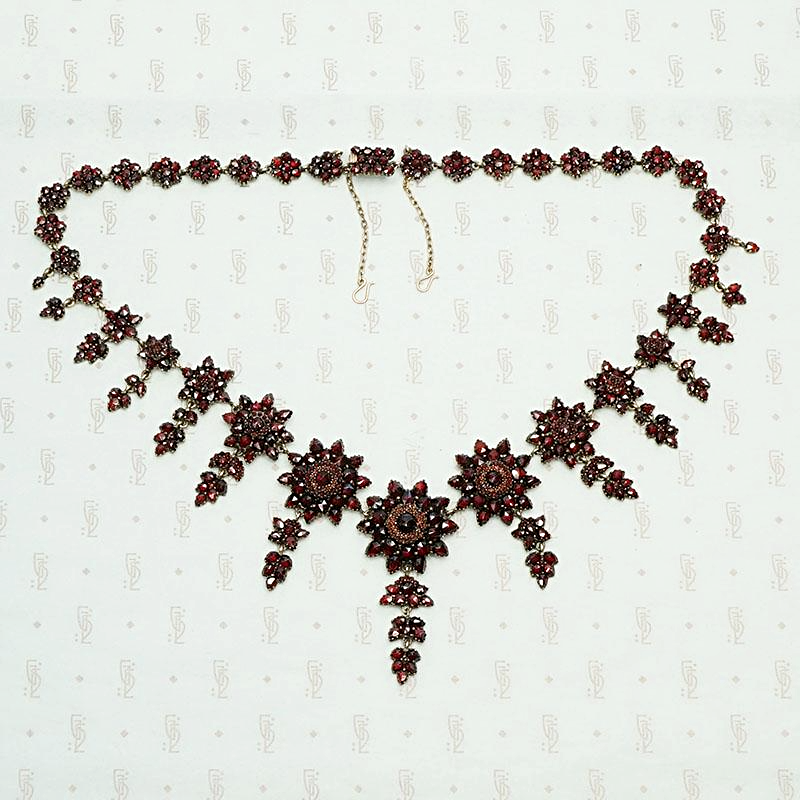 1860's garnet festoon necklace