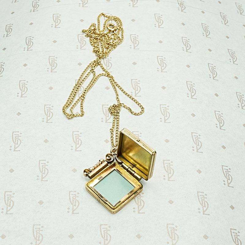 Engraved Victorian Locket in Ornate Frame, interior