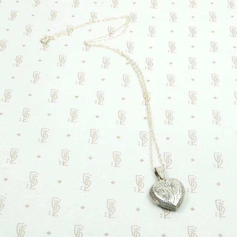 Sweet 1970s Silver Heart Locket