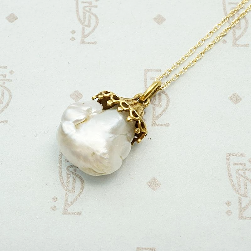 Big Top Baroque Pearl & Gold Necklace, detail