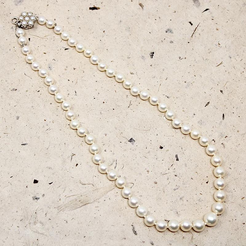 Choker of Graduated Pearls with Flower Clasp