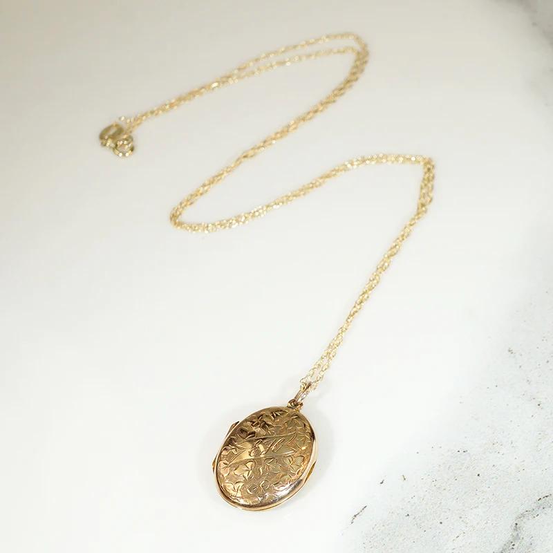 Ivy & Acanthus Engraved 9ct Gold Locket