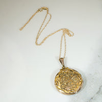 Gorgeous Foliate Engraved 9ct Gold Locket