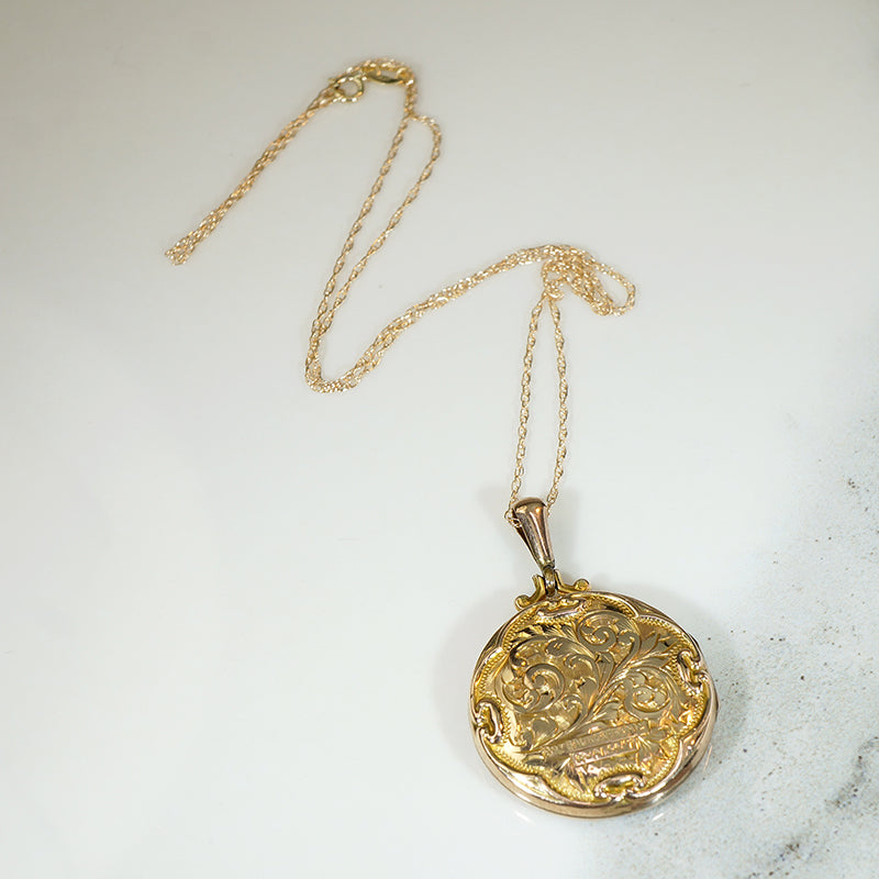Gorgeous Foliate Engraved 9ct Gold Locket