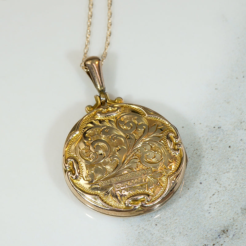 Gorgeous Foliate Engraved 9ct Gold Locket