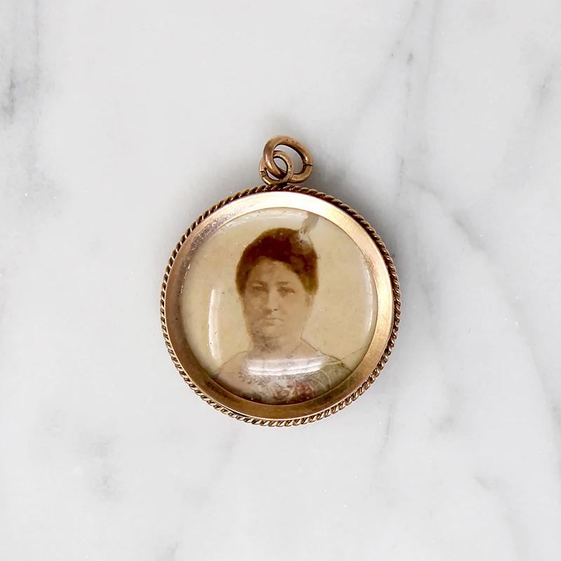 Love Token Locket with Portraits on Mother of Pearl
