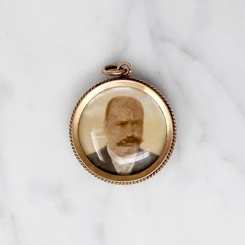 Love Token Locket with Portraits on Mother of Pearl