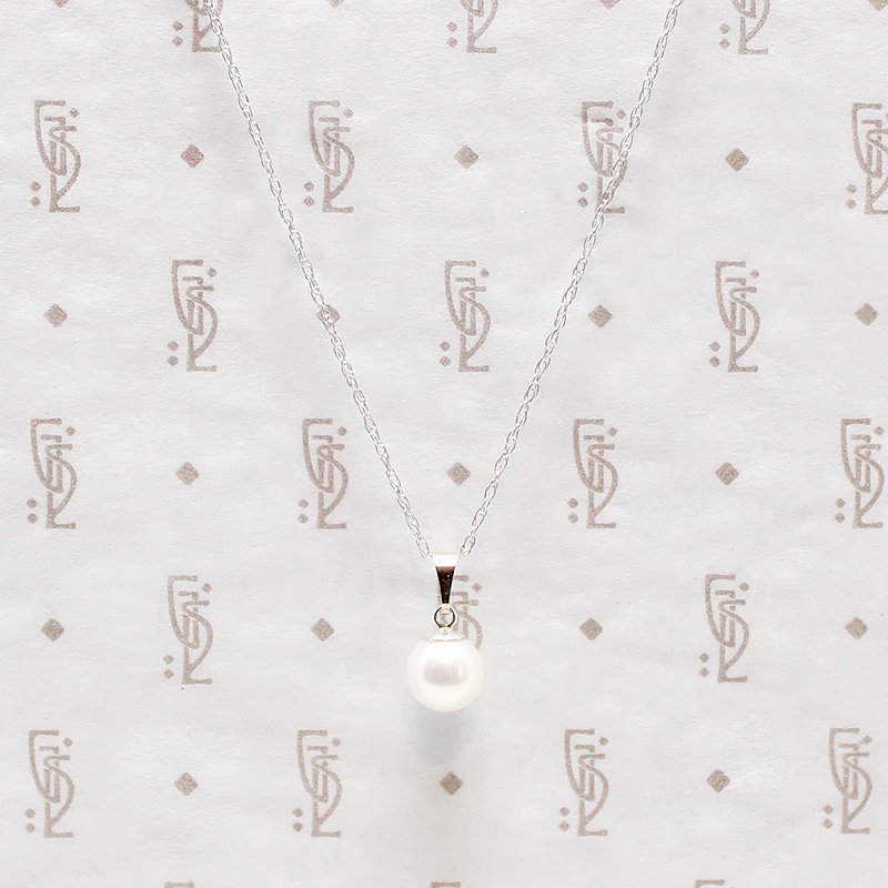 Vintage Pearl Solitaire Pendant in White Gold
