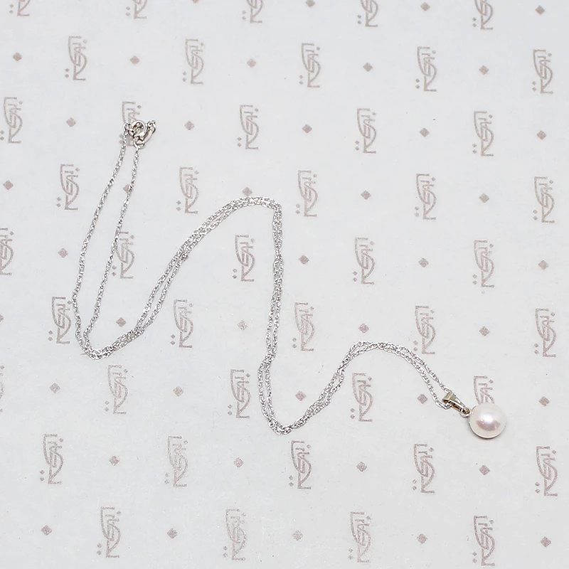 Vintage Pearl Solitaire Pendant in White Gold