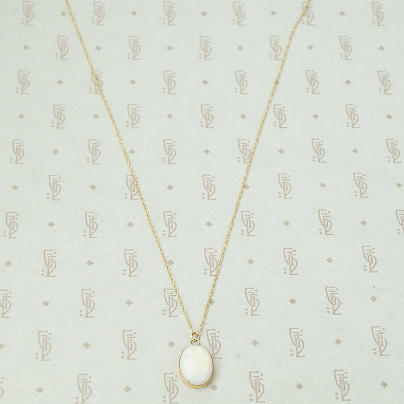 Lively Opal Pendant in Yellow Gold
