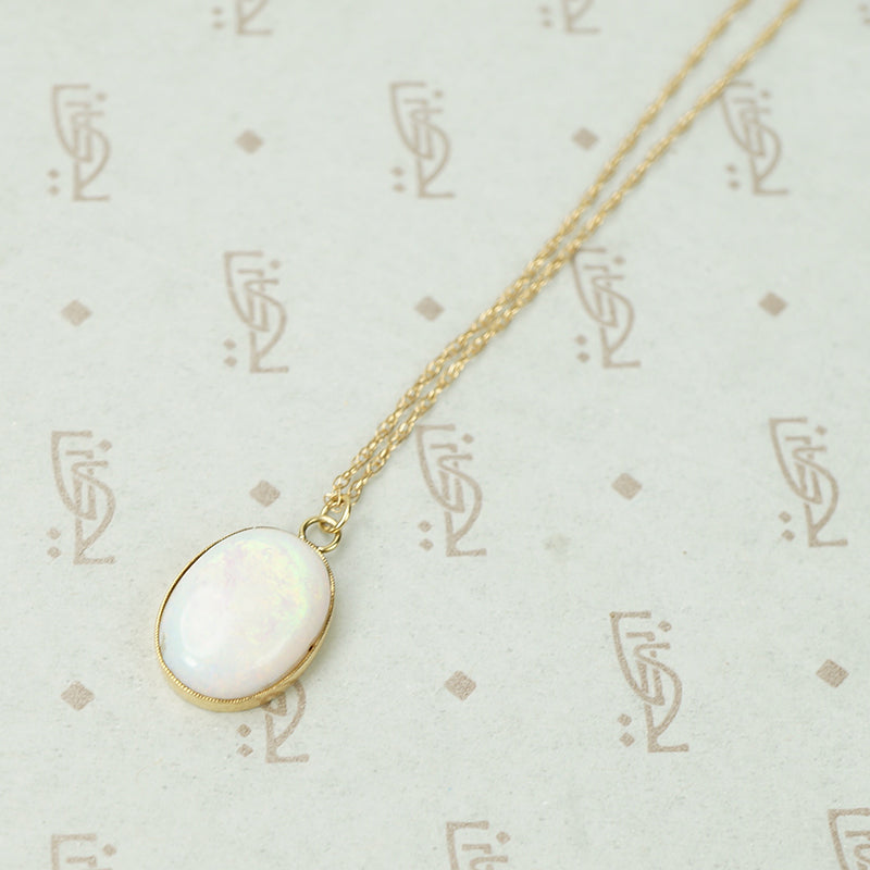 Lively Opal Pendant in Yellow Gold